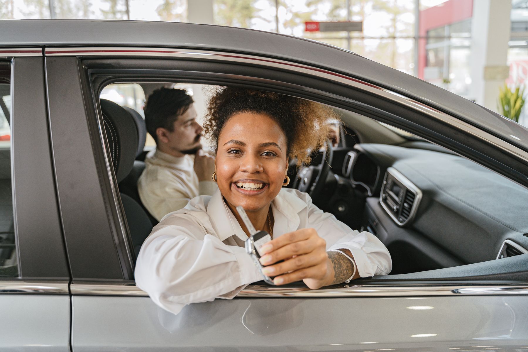 A happy couple in a new car